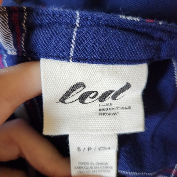 LED Luxe Essentials Plaid Top Size Small - Picture 9 of 12